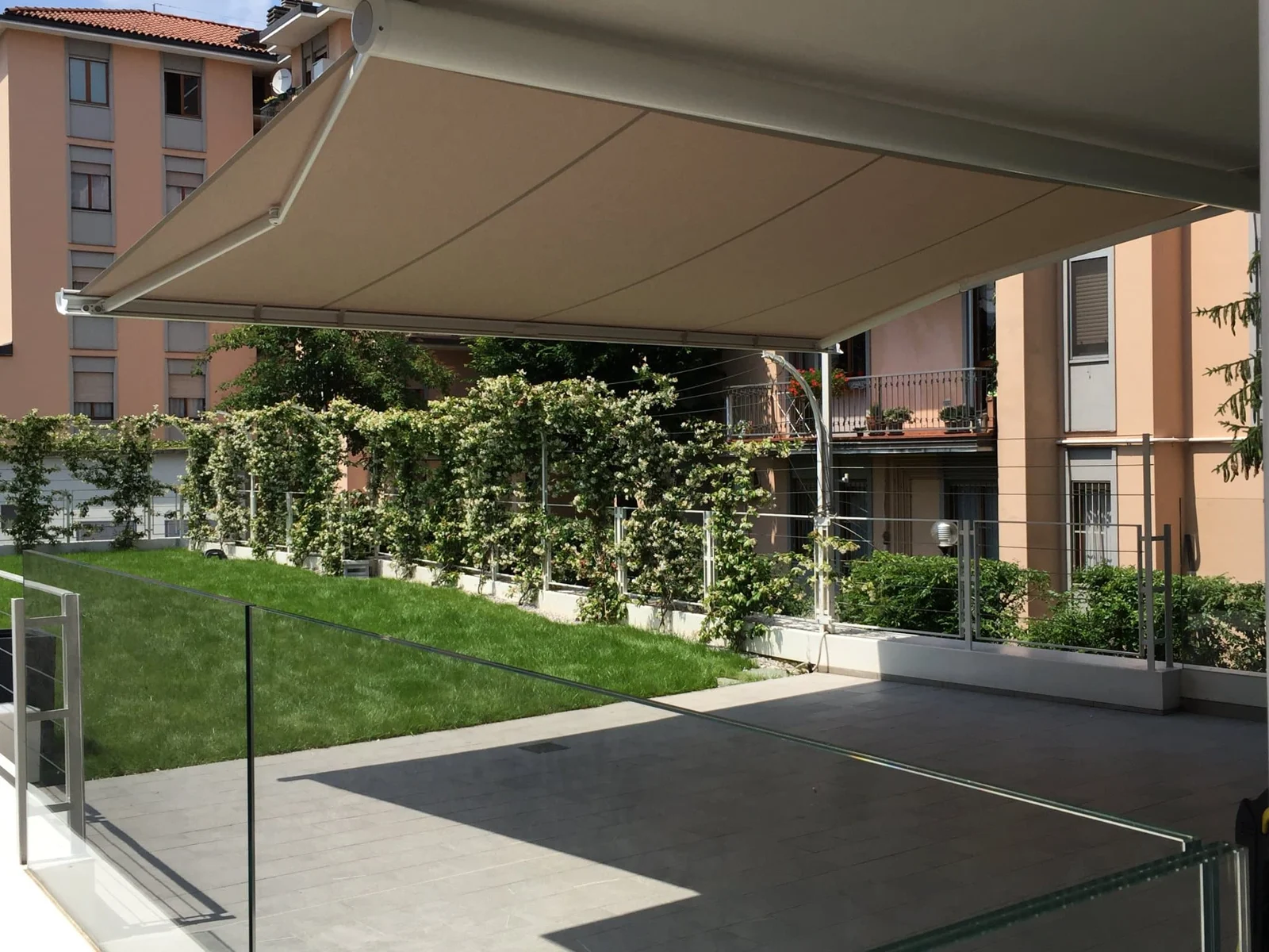 Installazione di tenda da sole TendaBerg, foto 03